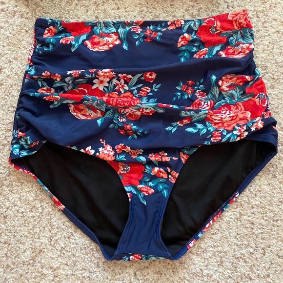 Women’s Swimsuit - Picture 8 of 10